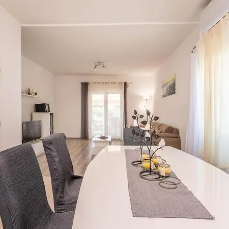 Gorgeous In Polaca With Outdoor Swimming Pool Holiday home *