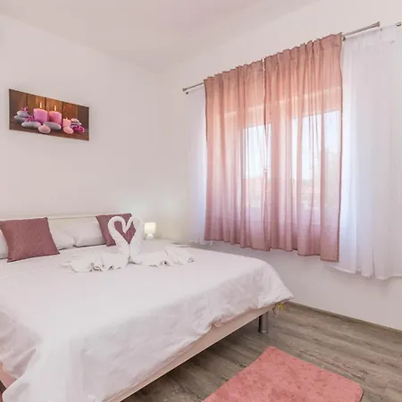 Holiday home Gorgeous In Polaca With Outdoor Swimming Pool